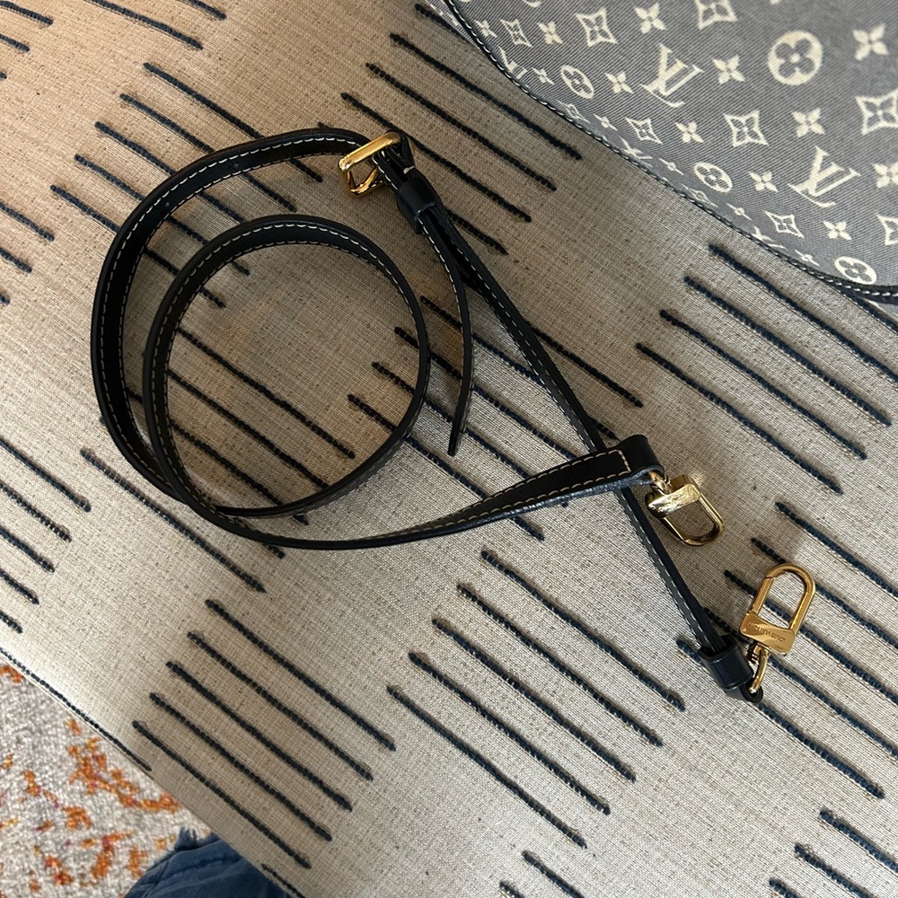 Louis Vuitton Navy Idylle Elegie Shoulder or Crossbody Bag - Picture 8 of 9